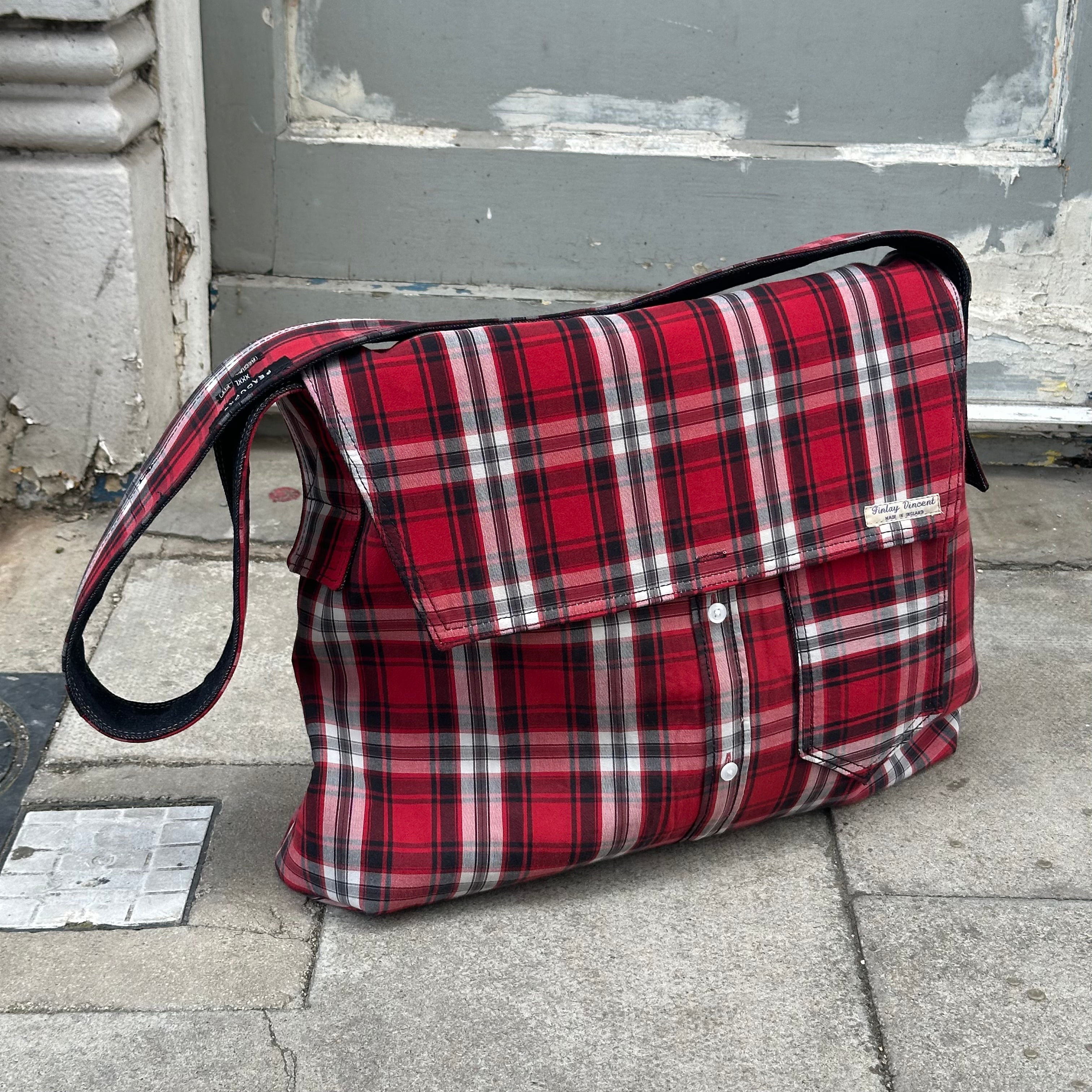 MESSENGER BAG 11