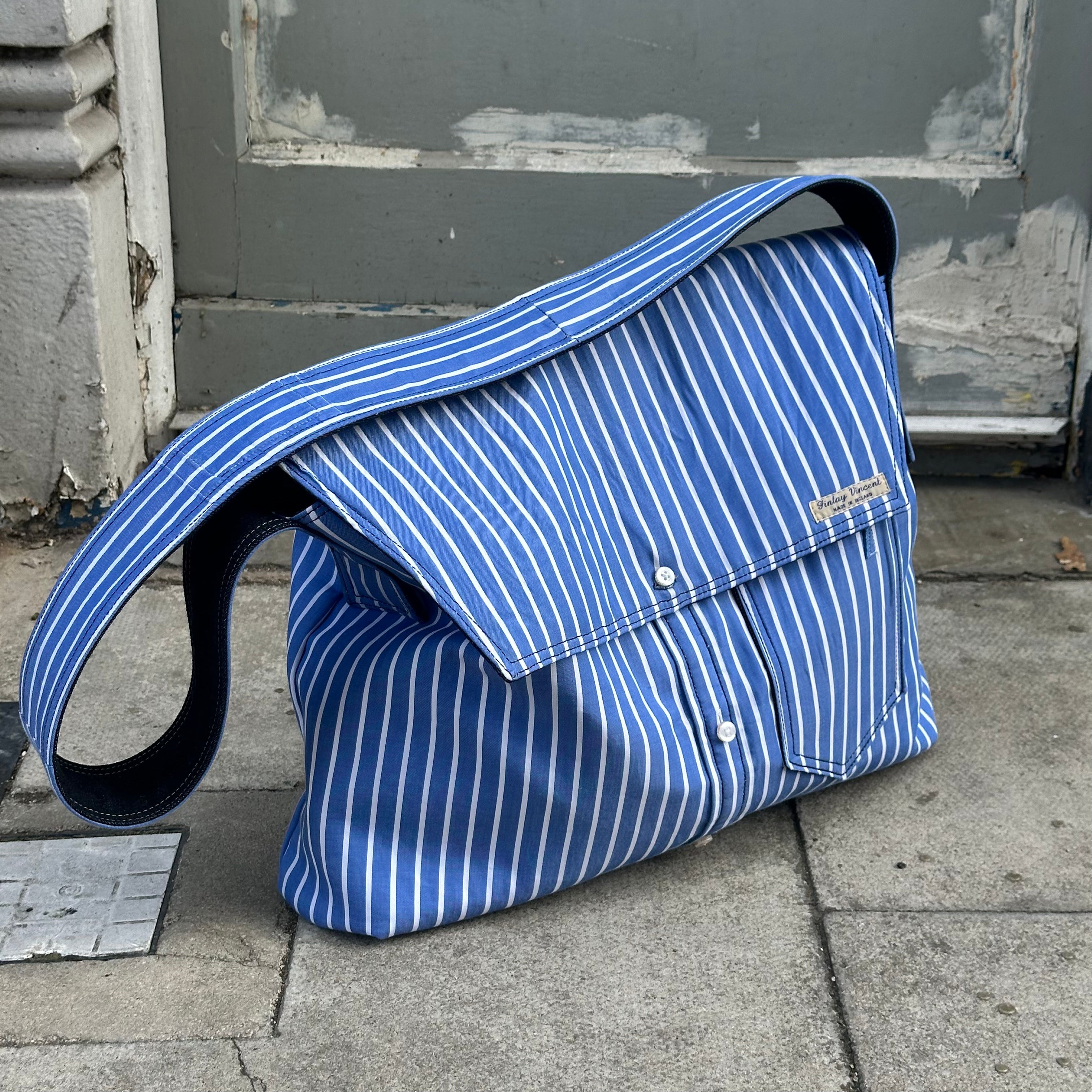 MESSENGER BAG 18